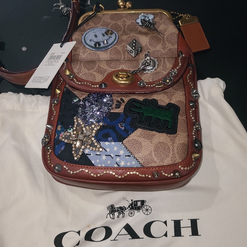 COACH X KEITH HARING KISSLOCK CLUTCH IN SIGNATURE PATCHWORK